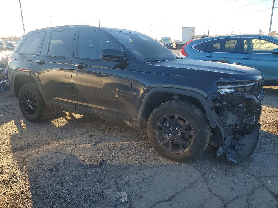 2024 JEEP GRAND CHEROKEE LAREDO — Фото 4 из 13