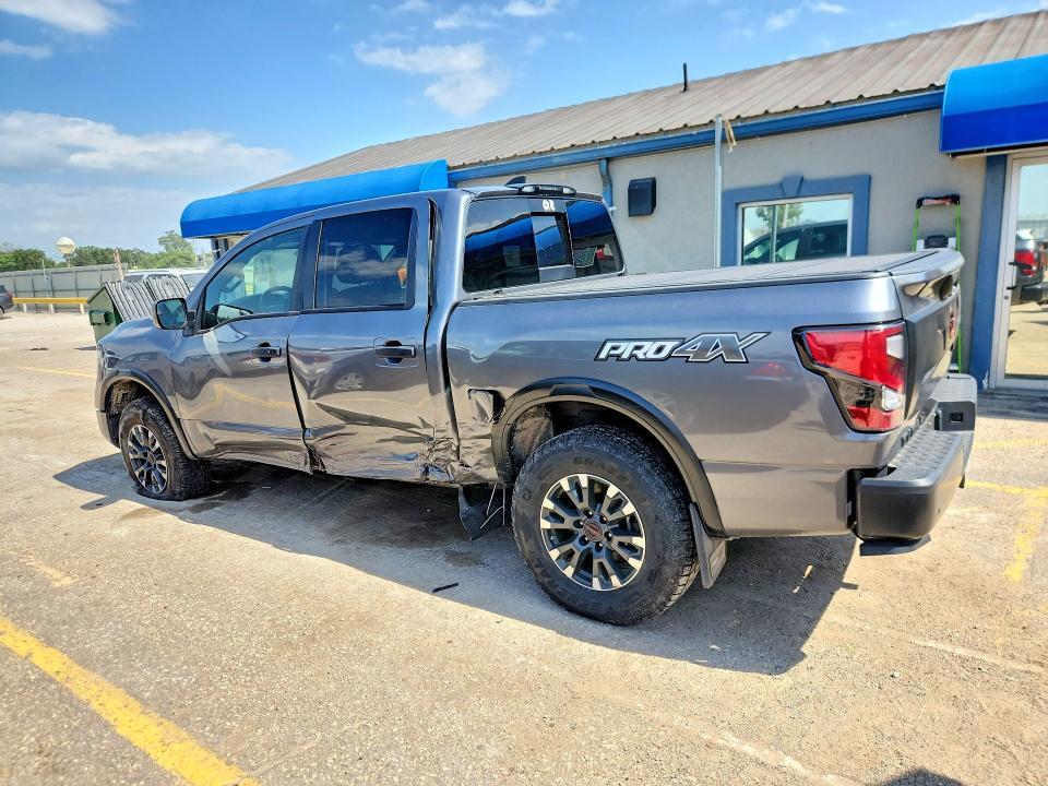 2024 NISSAN TITAN PRO-4X — Фото 2 из 12