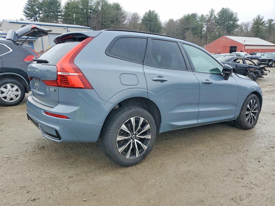 2024 VOLVO XC60 CORE — Фото 3 из 14
