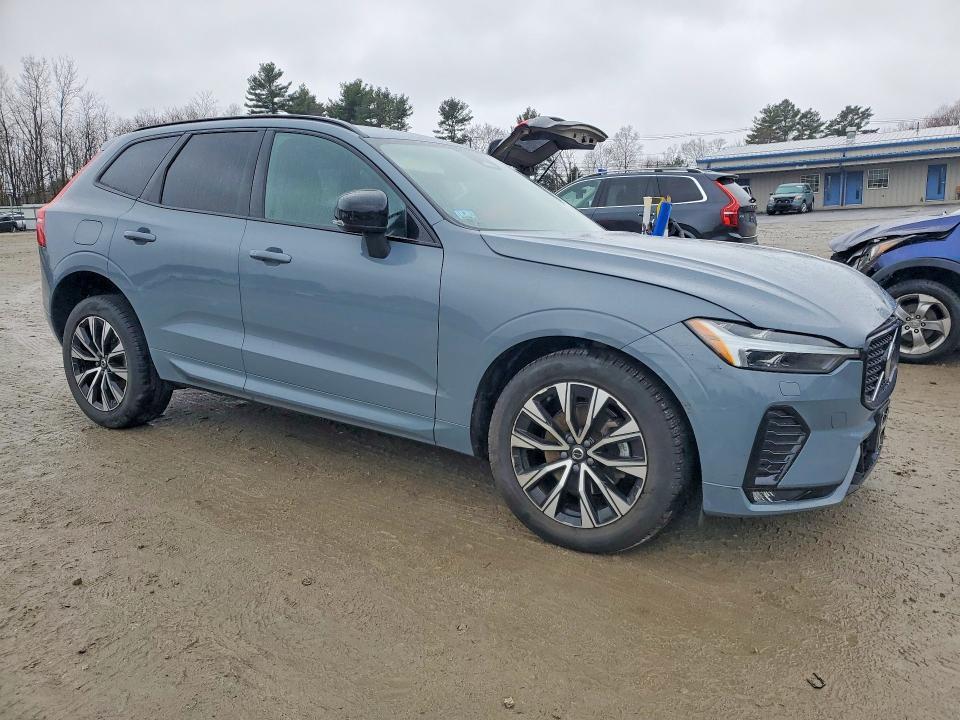 2024 VOLVO XC60 CORE — Фото 4 из 14