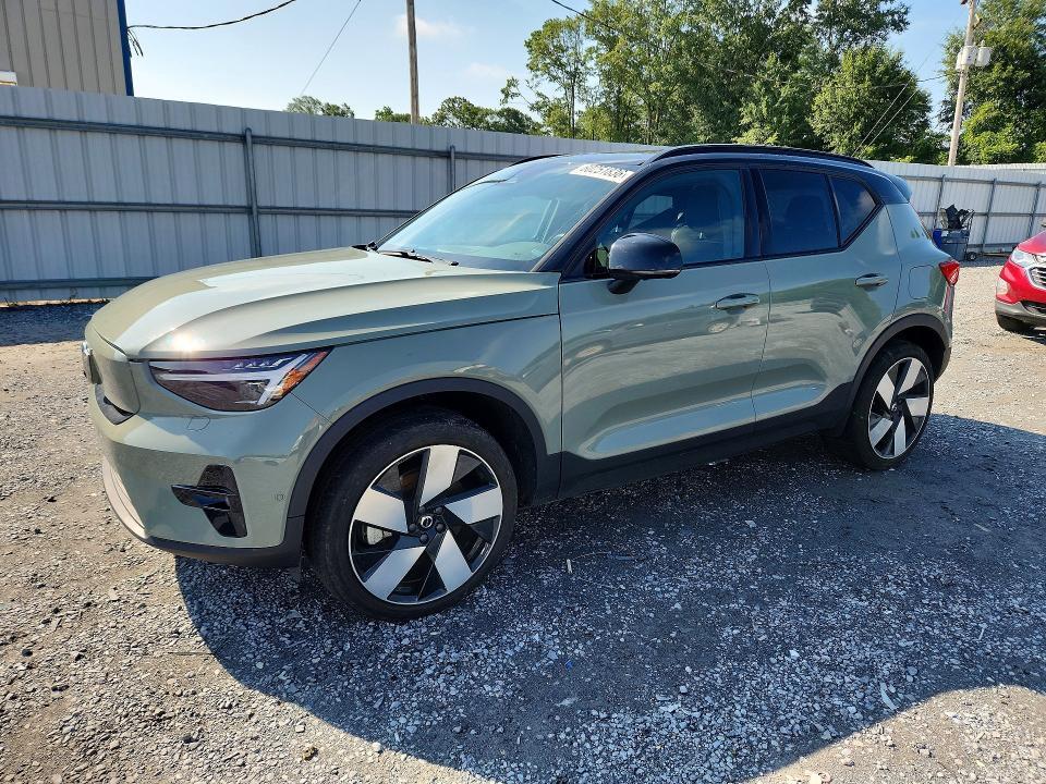 2024 VOLVO XC40