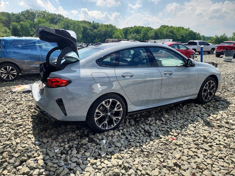 2025 BMW 228XI — Фото 3 из 12