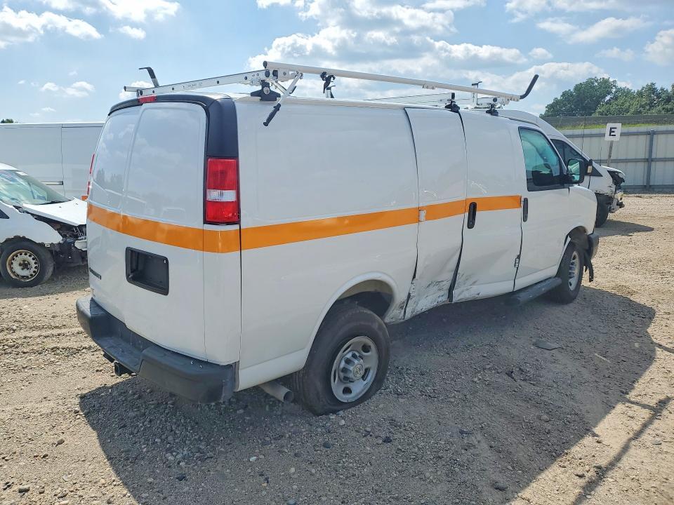 2025 CHEVROLET EXPRESS 2500 — Фото 3 из 13