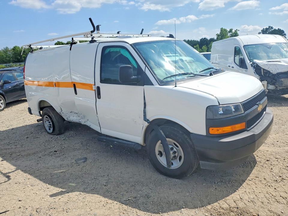 2025 CHEVROLET EXPRESS 2500 — Фото 4 из 13