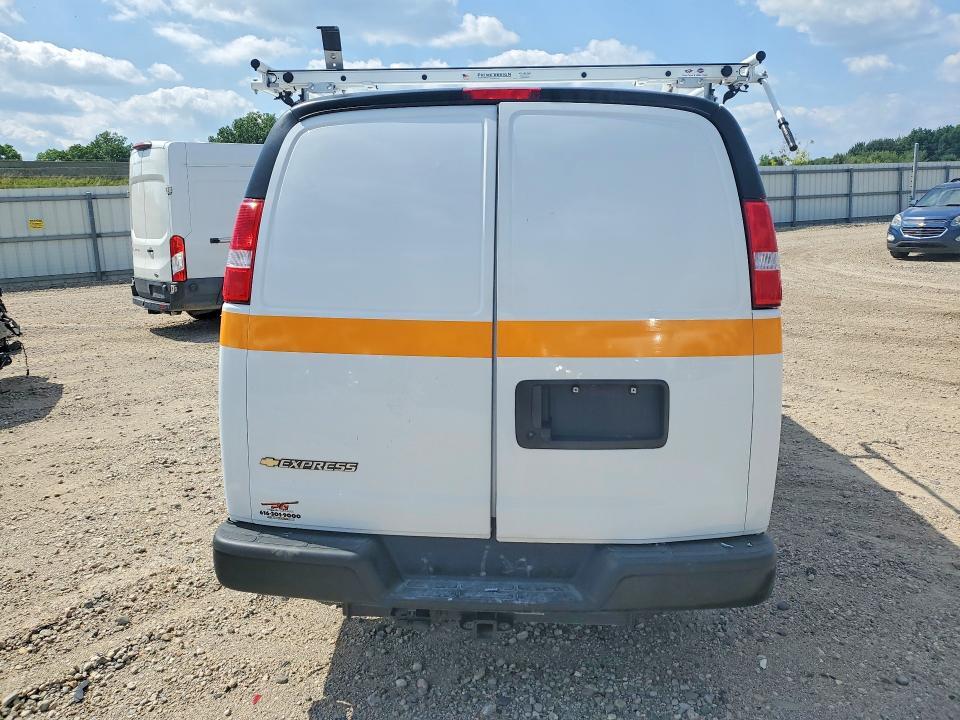 2025 CHEVROLET EXPRESS 2500 — Фото 6 из 13