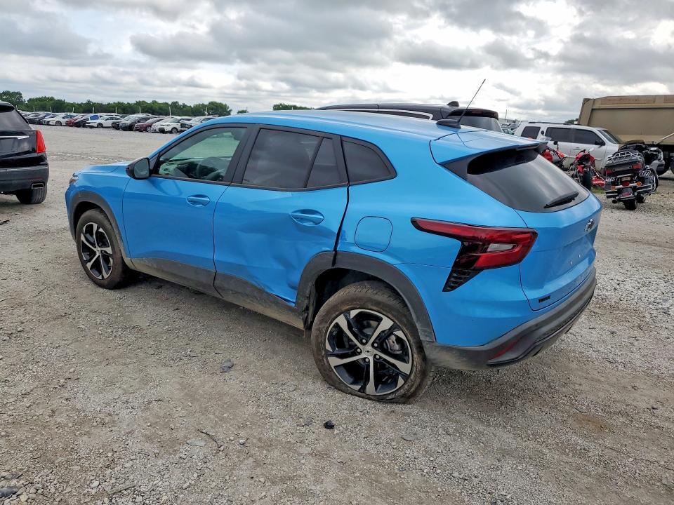 2025 CHEVROLET TRAX 1RS — Фото 2 из 13