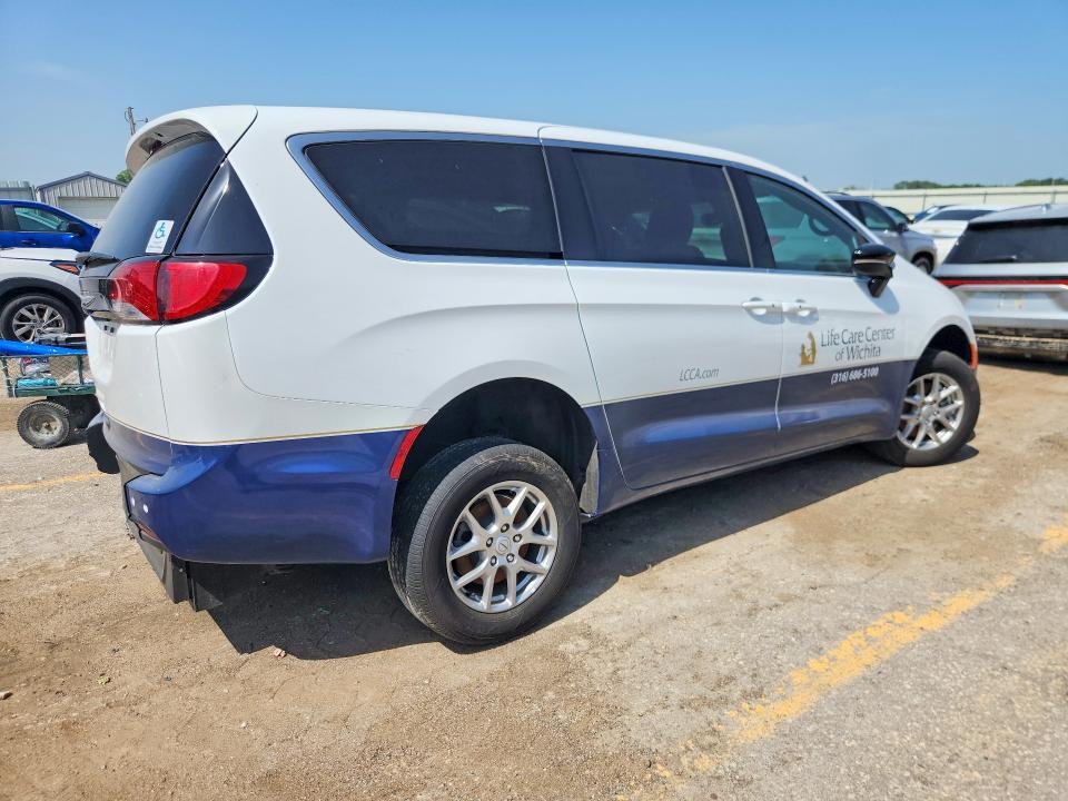 2025 CHRYSLER VOYAGER LX — Фото 3 из 13