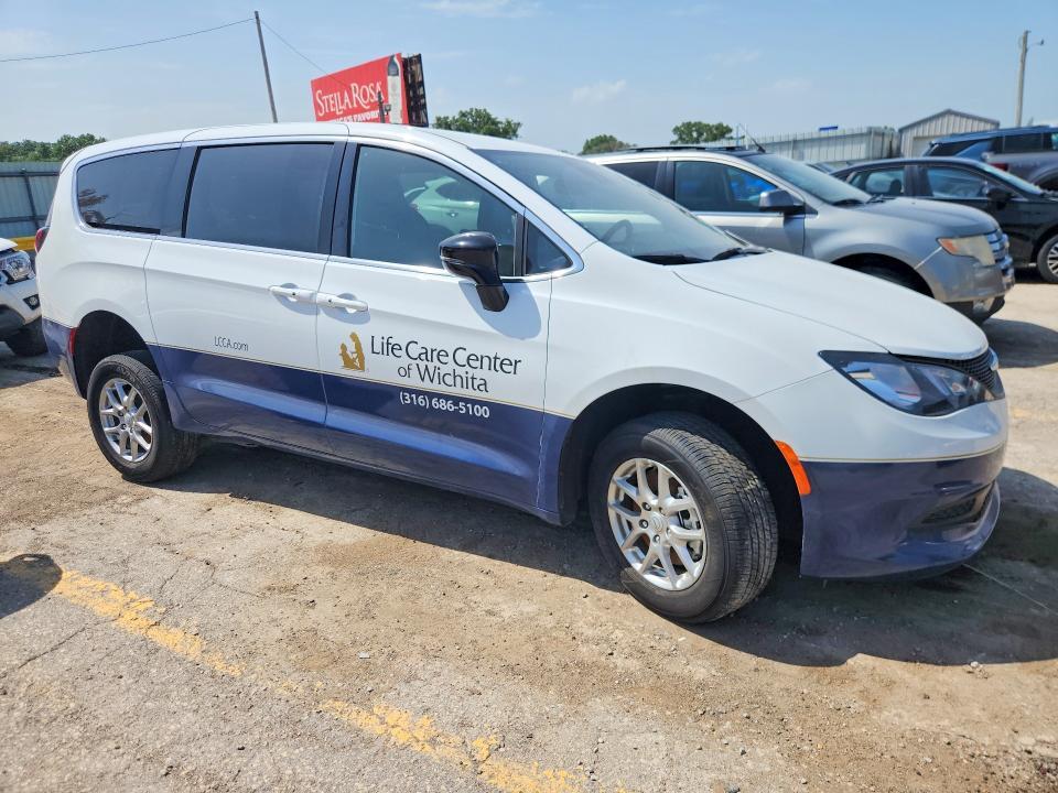 2025 CHRYSLER VOYAGER LX — Фото 4 из 13