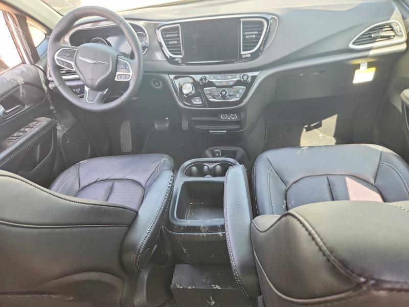2025 CHRYSLER VOYAGER LX — Фото 8 из 13