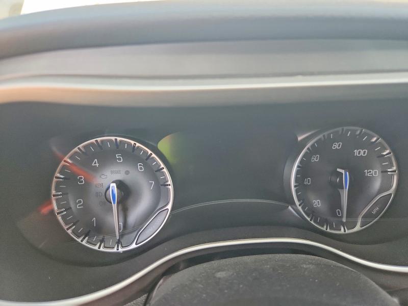 2025 CHRYSLER VOYAGER LX — Фото 9 из 13