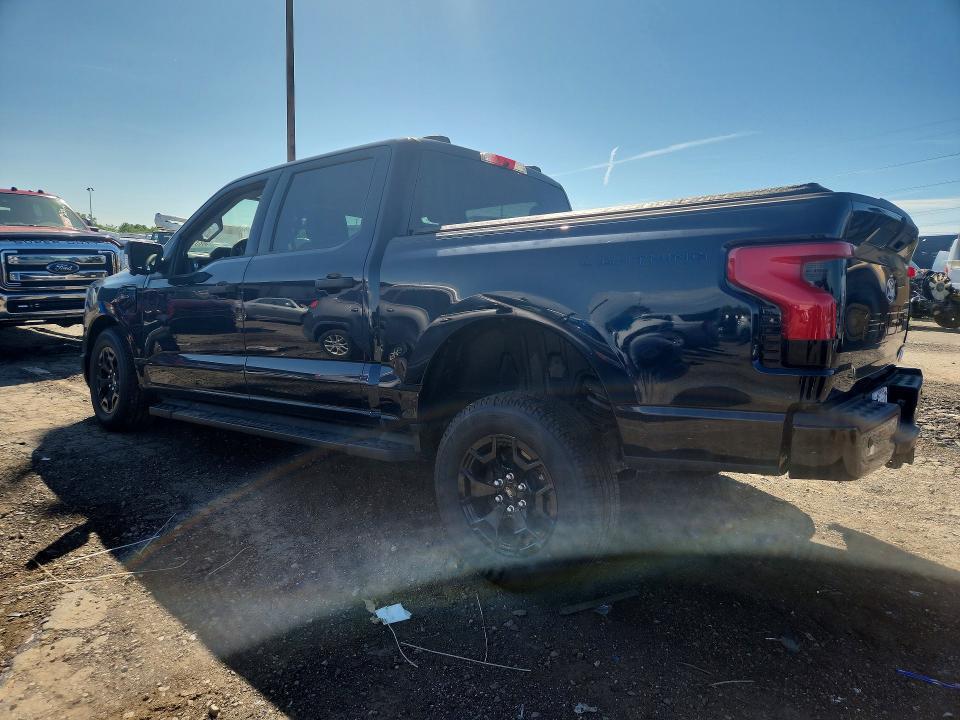 2025 FORD F150 LIGHTNING XLT — Фото 2 из 12