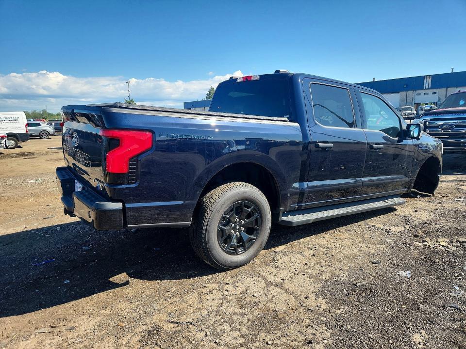 2025 FORD F150 LIGHTNING XLT — Фото 3 из 12