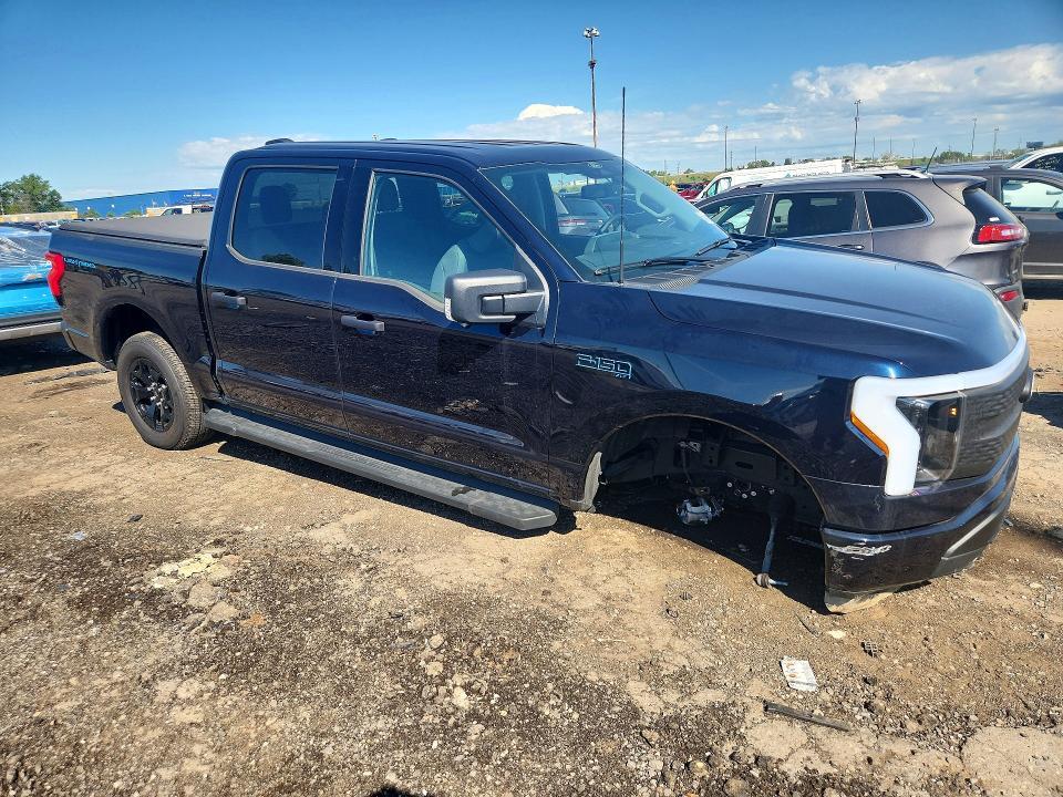 2025 FORD F150 LIGHTNING XLT — Фото 4 из 12