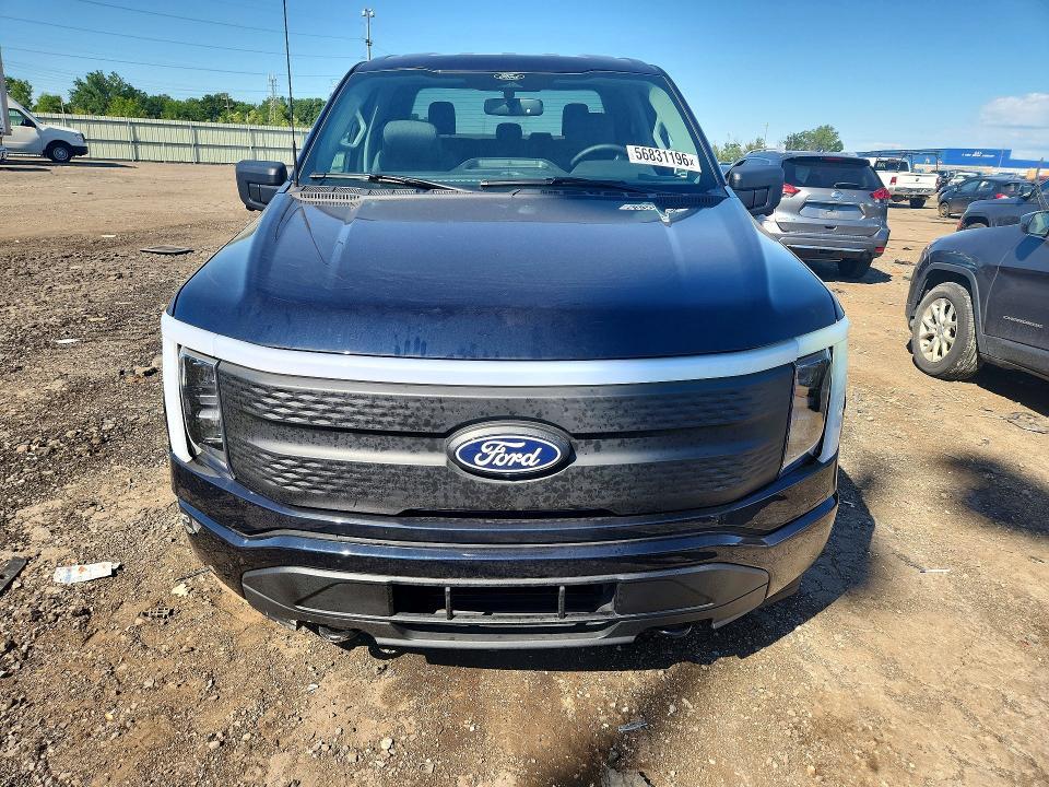2025 FORD F150 LIGHTNING XLT — Фото 5 из 12