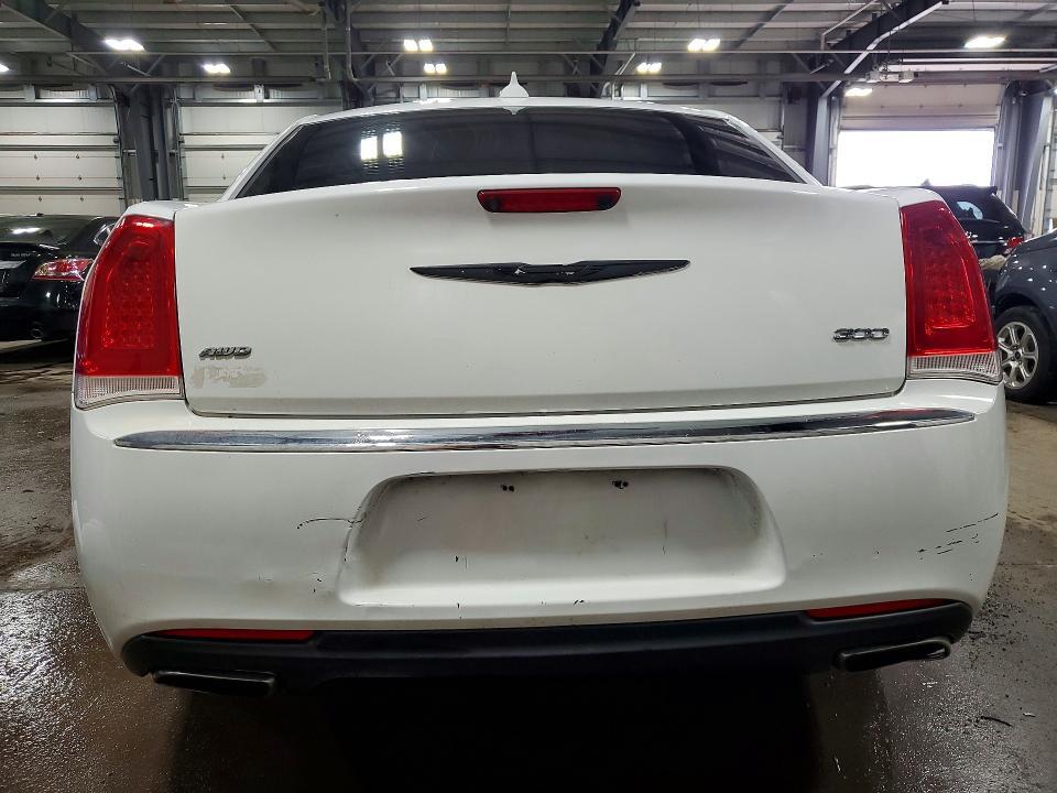 2017 CHRYSLER 300 LIMITED — Фото 6 из 13
