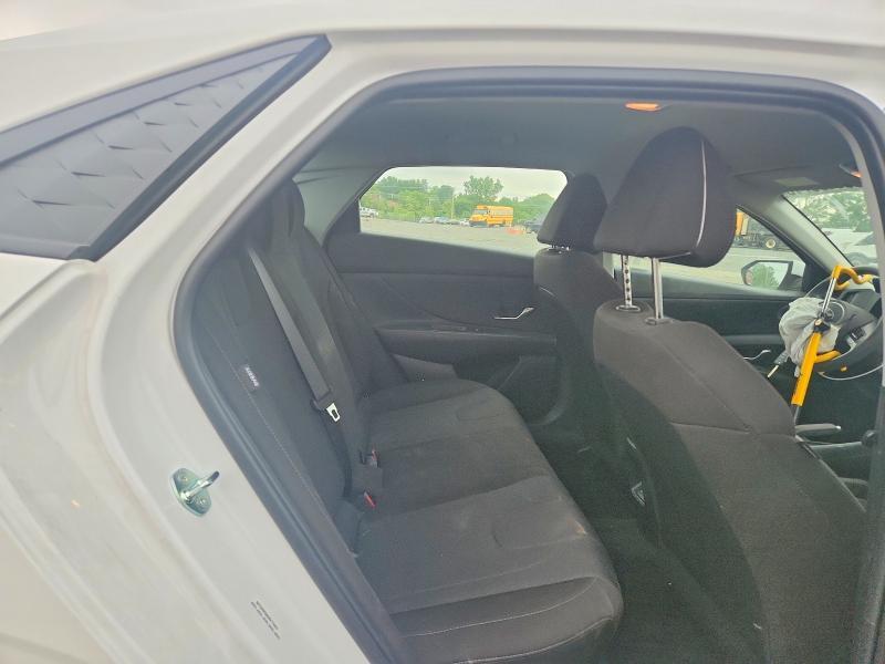 2025 HYUNDAI ELANTRA SE — Фото 10 из 13