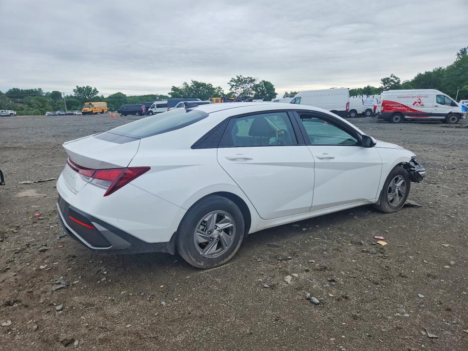 2025 HYUNDAI ELANTRA SE — Фото 3 из 13