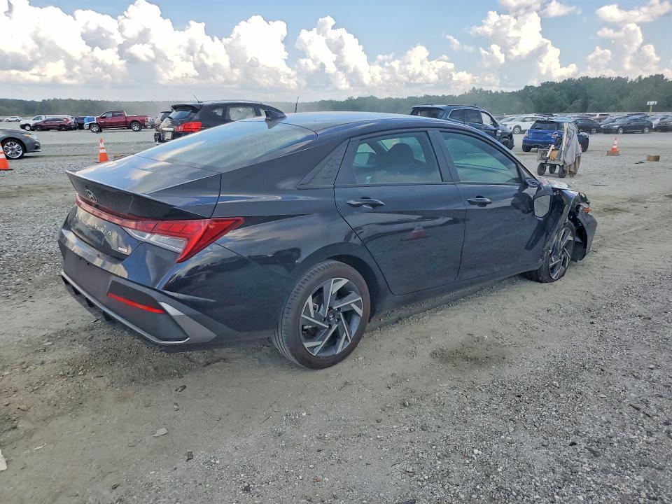 2025 HYUNDAI ELANTRA HYBRID SEL SPORT — Фото 3 из 12
