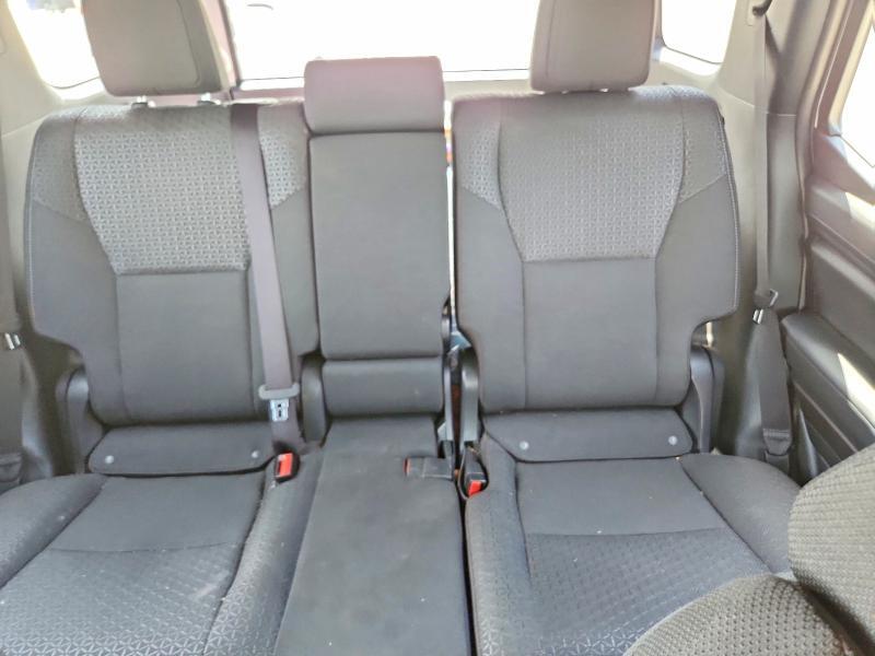 2025 TOYOTA 4RUNNER SR5 — Фото 10 из 13