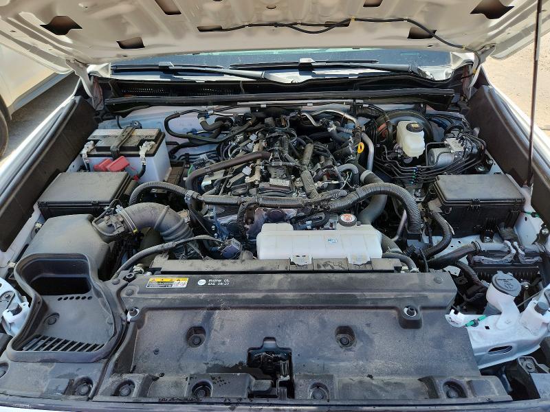 2025 TOYOTA 4RUNNER SR5 — Фото 12 из 13
