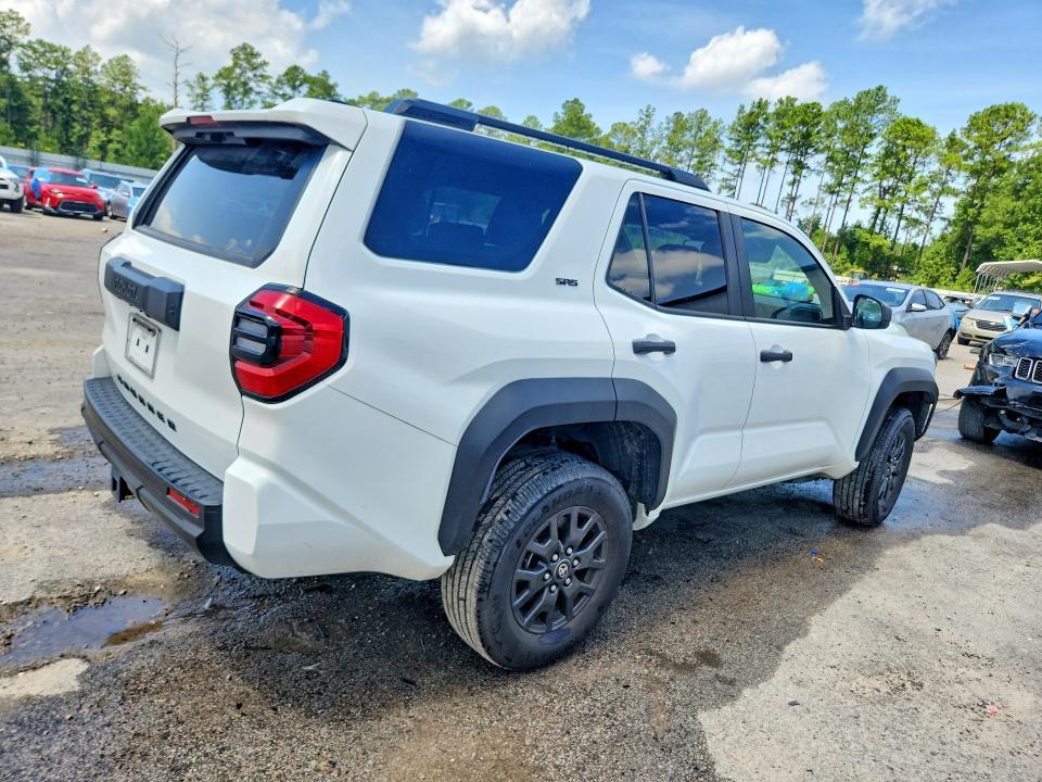 2025 TOYOTA 4RUNNER SR5 — Фото 3 из 13
