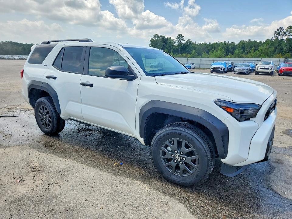 2025 TOYOTA 4RUNNER SR5 — Фото 4 из 13