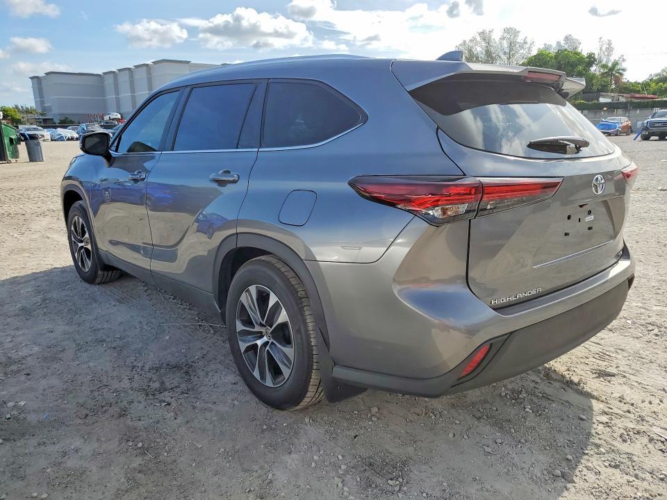 2025 TOYOTA HIGHLANDER XLE — Фото 2 из 13