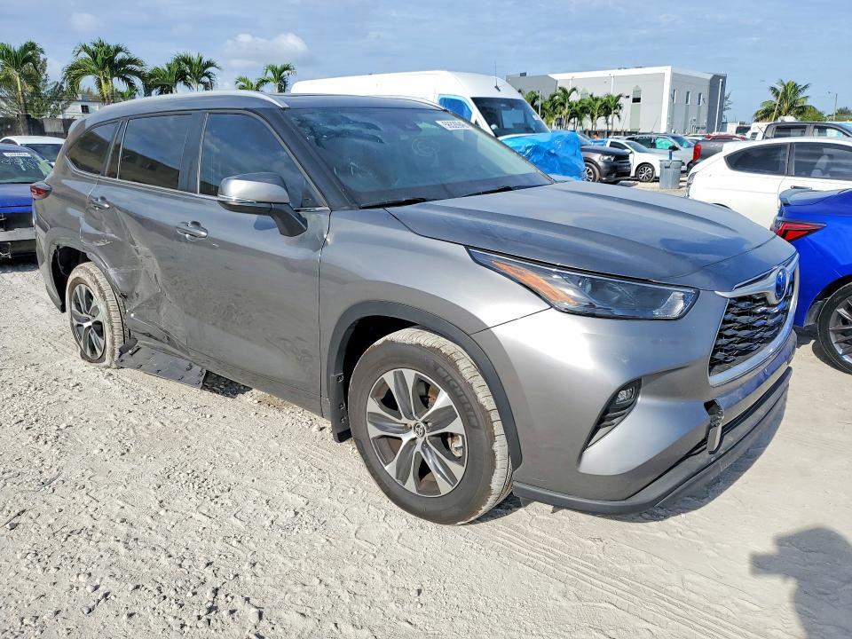 2025 TOYOTA HIGHLANDER XLE — Фото 4 из 13
