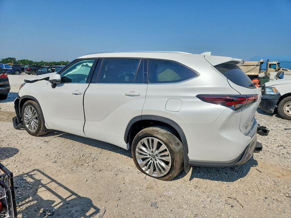 2025 TOYOTA HIGHLANDER PLATINUM — Фото 2 из 14