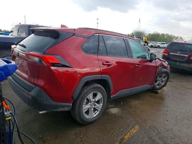 2025 TOYOTA RAV4 XLE — Фото 3 из 13