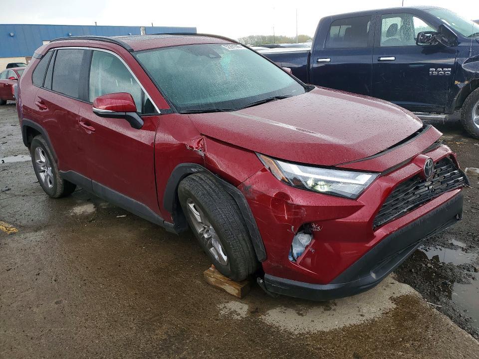 2025 TOYOTA RAV4 XLE — Фото 4 из 13