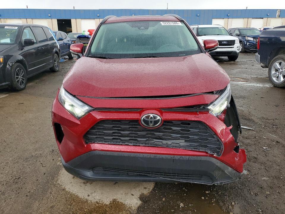 2025 TOYOTA RAV4 XLE — Фото 5 из 13