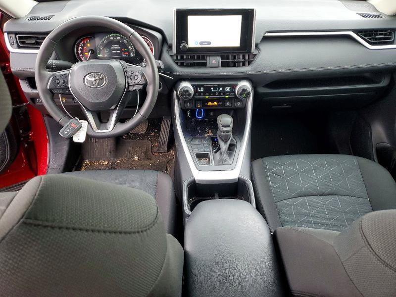2025 TOYOTA RAV4 XLE — Фото 8 из 13