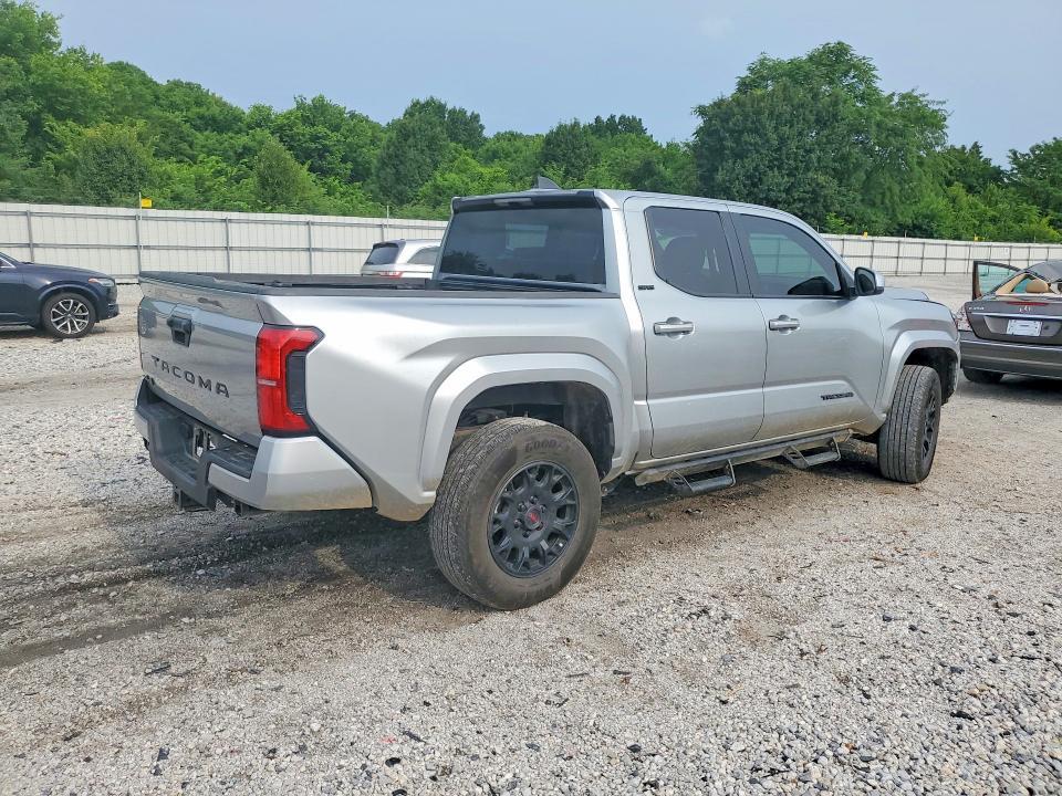 2025 TOYOTA TACOMA SR5 — Фото 3 из 12