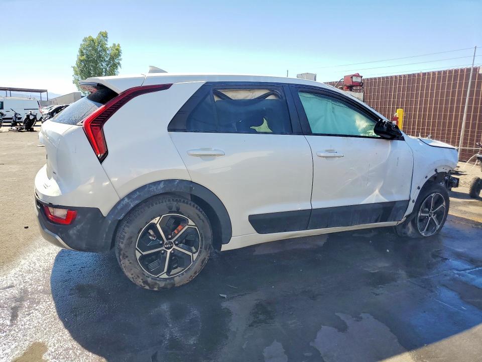 2026 KIA NIRO LX — Фото 3 из 12