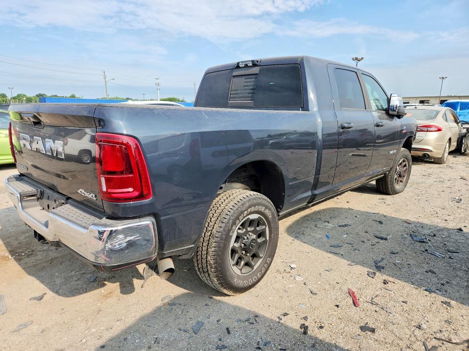 2026 RAM 2500 LARAMIE — Фото 3 из 13