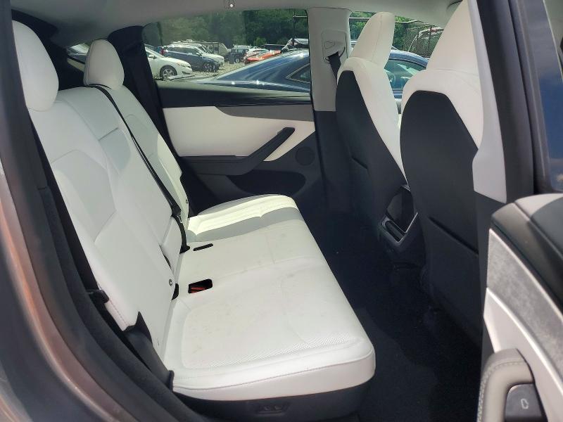 2026 TESLA MODEL Y — Фото 10 из 12