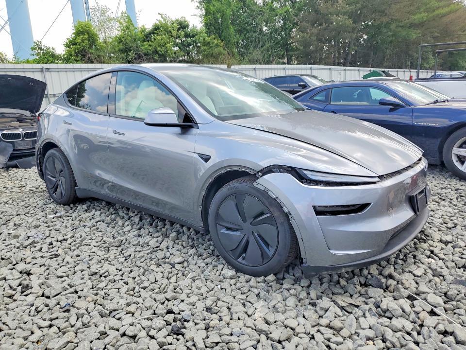 2026 TESLA MODEL Y — Фото 4 из 12
