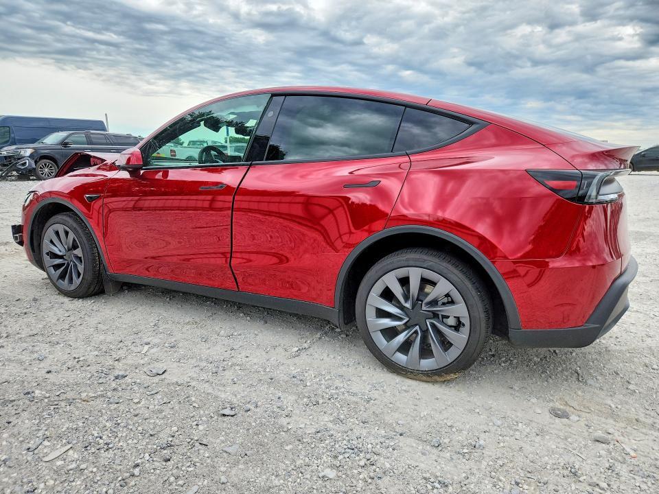 2026 TESLA MODEL Y — Фото 2 из 12