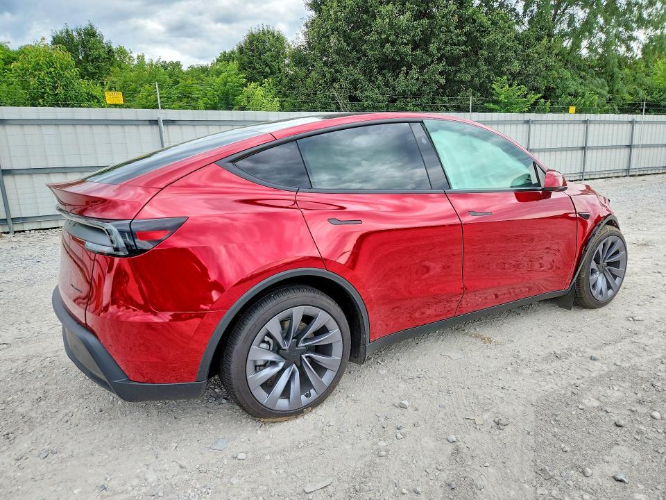 2026 TESLA MODEL Y — Фото 3 из 12