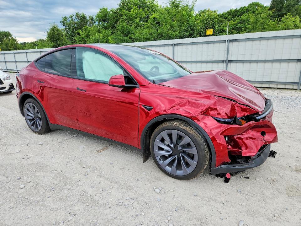 2026 TESLA MODEL Y — Фото 4 из 12