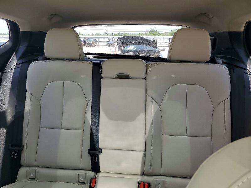 2026 VOLVO XC40 PLUS — Фото 10 из 13