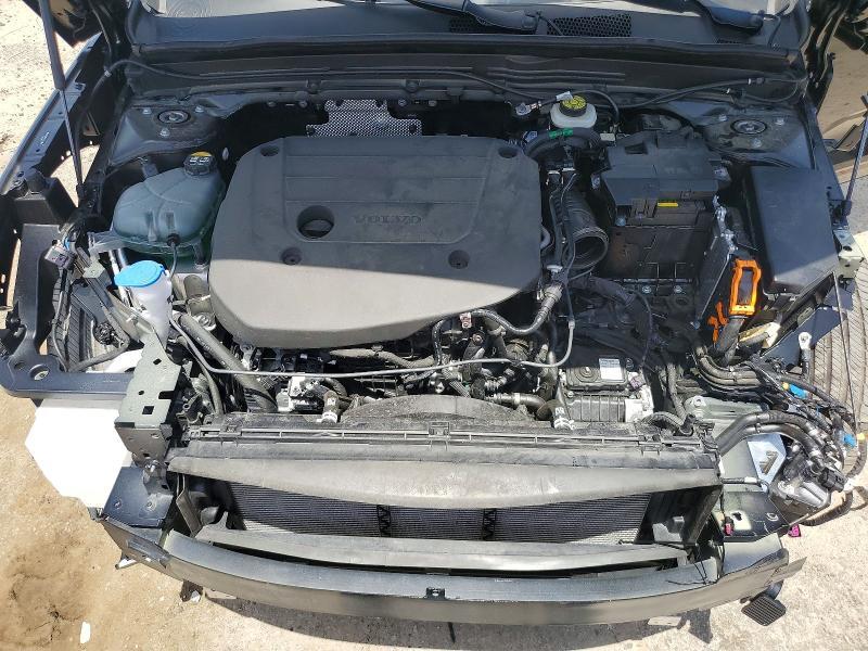 2026 VOLVO XC40 PLUS — Фото 12 из 13