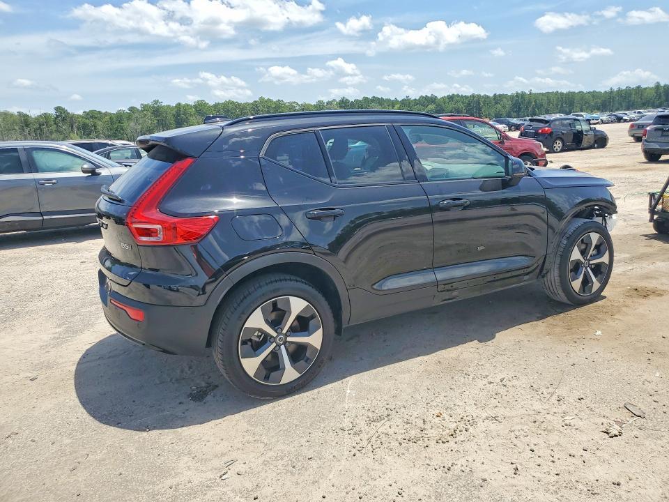 2026 VOLVO XC40 PLUS — Фото 3 из 13