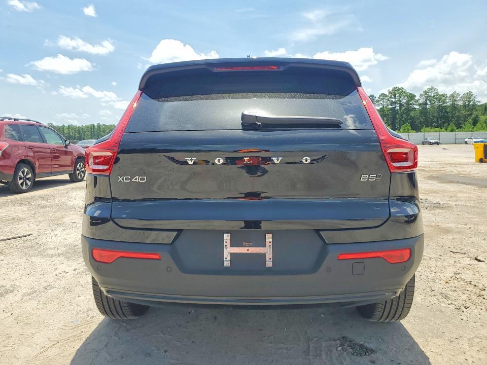 2026 VOLVO XC40 PLUS — Фото 6 из 13