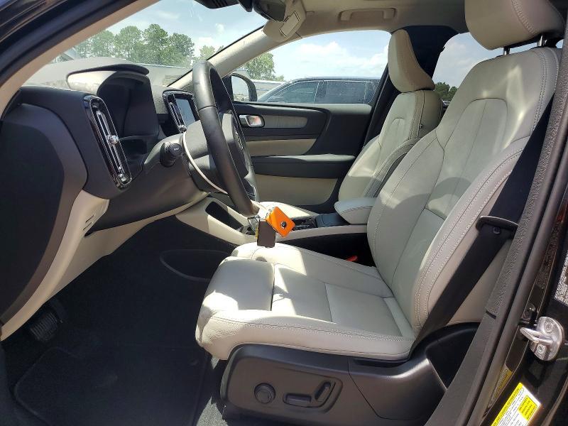 2026 VOLVO XC40 PLUS — Фото 7 из 13