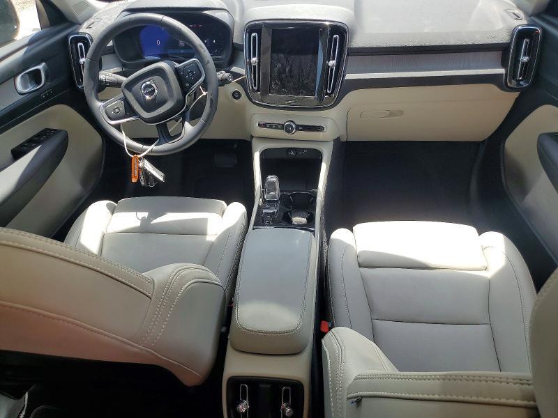 2026 VOLVO XC40 PLUS — Фото 8 из 13
