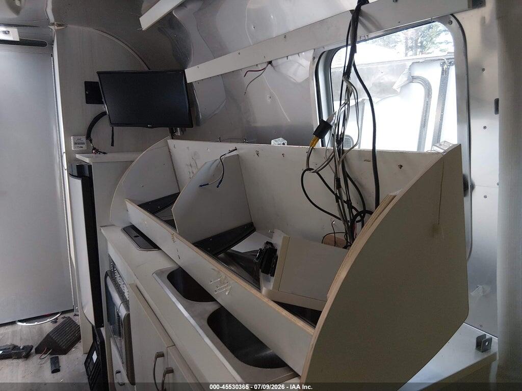 1STVRTF12JJ541951 2018 AIRSTREAM AUDIOMETRIC UNIT photo no. 11