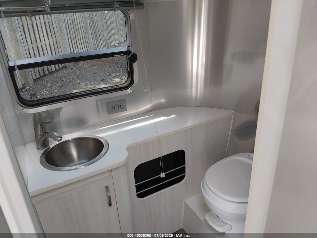 1STVRTF12JJ541951 2018 AIRSTREAM AUDIOMETRIC UNIT photo no. 12