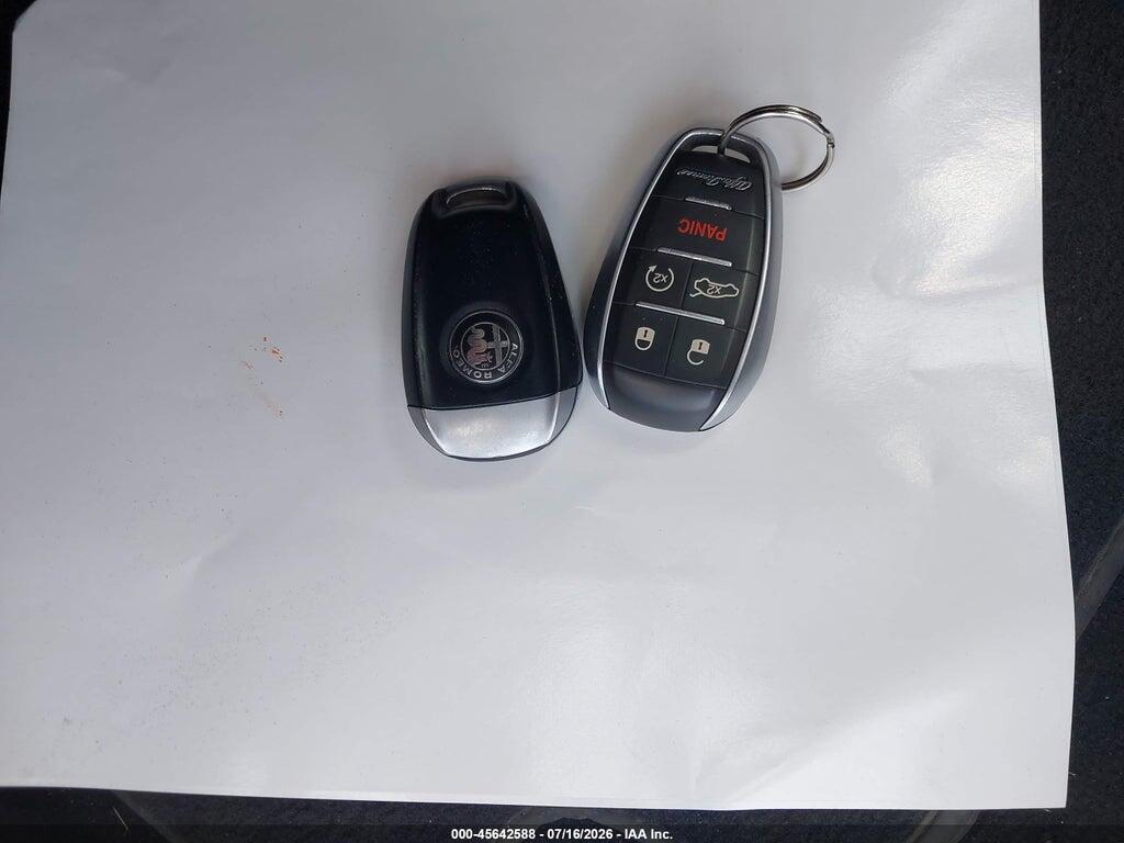 ZARFAEBNXH7531700 2017 ALFA ROMEO GIULIA photo no. 11